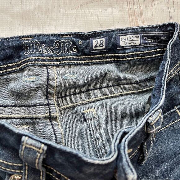 Miss Me fleur de lis pocket detailed crops Sz 28 - Picture 7 of 8